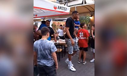 Χαμός σε ταβέρνα του Βύρωνα για τον Γιάννη Αντετοκούνμπο