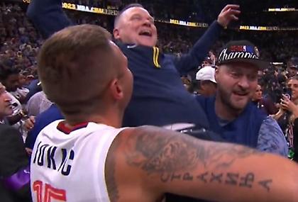 Τα αδέρφια Γιόκιτς πήραν σηκωτό τον MVP και τον προπονητή του