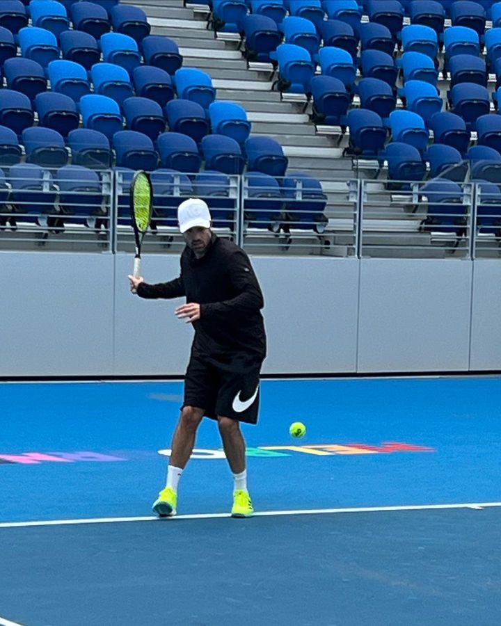 Αργυρός: Έπαιξε τένις σε γήπεδο του Australian Open