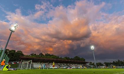 Στη Γιαγκελόνια σκέφτονται να παίζουν τα εντός έδρας ματς 200χλμ μακριά λόγω... υψηλού ενοικίου!