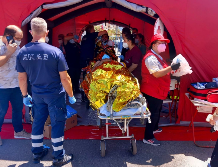 Πύλος: Συγκλονιστικές φωτογραφίες από το πλοίο που ναυάγησε
