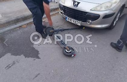 Αυτοκίνητο παρέσυρε δύο 15χρονα πάνω σε ηλεκτρικό πατίνι - Στο νοσοκομείο Καλαμάτας τα παιδιά