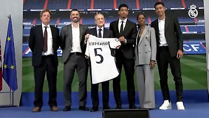 Παρουσιάστηκε από τη Ρεάλ Μαδρίτης ο Μπέλινγκχαμ - Συγκινήθηκε η μητέρα του