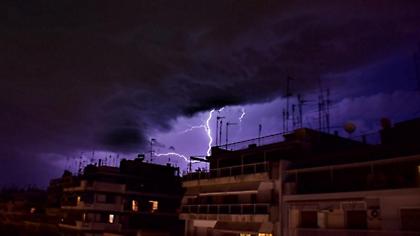 Ποιο καλοκαίρι; Έρχεται έκτακτο δελτίο επιδείνωσης του καιρού από την ΕΜΥ για τριήμερη κακοκαιρία!
