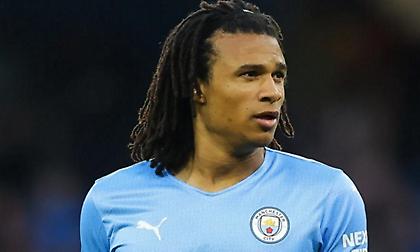 Τα βρήκε με Ακέ για νέο διετές συμβόλαιο η Μάντσεστερ Σίτι