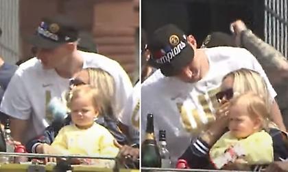 Χτυπήθηκε από κουτάκι μπίρας η γυναίκα του Γιόκιτς στην παρέλαση των Νάγκετς!