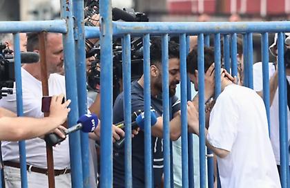 Συγκινητικές εικόνες στην Καλαμάτα: Βρήκε τον αδελφό του ανάμεσα στους διασωθέντες