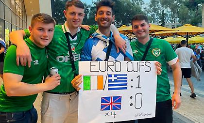 Ιρλανδοί και Έλληνες τρολάρουν τους Άγγλους για το... Euro έξω από την OPAP Arena!