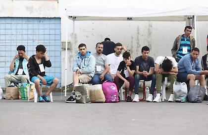 Συγκλονίζουν μαρτυρίες από το ναυάγιο: «Έκλαιγαν όταν κατάφερναν να μιλήσουν με τους συγγενείς τους»