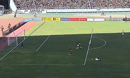 Το αδιανόητο αυτογκόλ του Οριέ: Ήθελε να απομακρύνει και κρέμασε τον τερματοφύλακα!