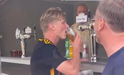 Ο πανηγυρισμός της χρονιάς: Βγήκε κύριος από το γήπεδο, ήπιε λίγη μπύρα και επέστρεψε στο ματς!