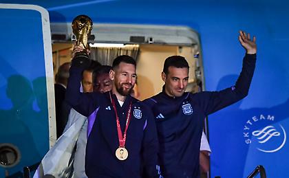 Σκαλόνι: «Κανείς δεν μπορεί να αντικαταστήσει τον Μέσι»