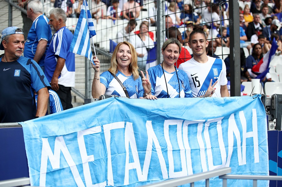 Γαλλία-Ελλάδα: Φωτογραφίες Ελλήνων στο Σταντ ντε Φρανς