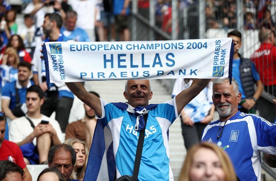 Γαλλία-Ελλάδα: Φωτογραφίες Ελλήνων στο Σταντ ντε Φρανς