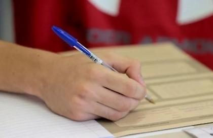 Πανελλαδικές 2023: Εισαγγελική έρευνα για διαγωνιζόμενο που πιάστηκε με «ψείρα» στο αφτί
