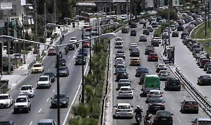 Αυξημένη κίνηση στη Βουλιαγμένης λόγω τροχαίου