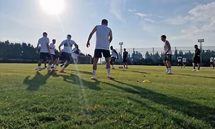 Στιγμές από την πρώτη προπόνηση του ΠΑΟΚ: Έβαλε στο κλίμα τους παίκτες ο Λουτσέσκου