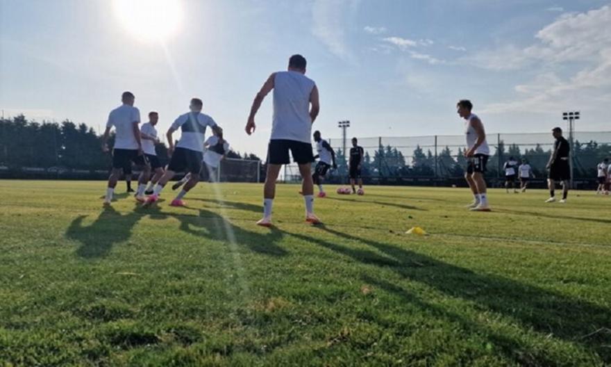 Στιγμές από την πρώτη προπόνηση του ΠΑΟΚ: Έβαλε στο κλίμα τους παίκτες ο Λουτσέσκου