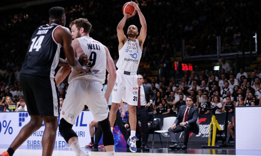 Αρμάνι Μιλάνο: Ανανεώνει ο Σιλντς