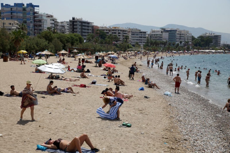 Εκλογές: Ψήφος στη... ξαπλώστρα σε Αθήνα και Θεσσαλονίκη