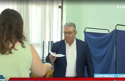 Λαμία: Ψήφισε ο Δημήτρης Κουτσούμπας - Δεν του έδωσαν το ψηφοδέλτιο του ΚΚΕ