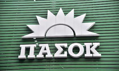 Επίθεση με πέτρες στα γραφεία του ΠΑΣΟΚ στη Χαριλάου Τρικούπη
