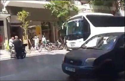 Νεκρός μοτοσικλετιστής στη Θεσσαλονίκη: Η μηχανή του συγκρούστηκε με λεωφορείο Πολεμικής Αεροπορίας