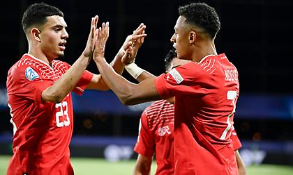 Έφαγε τέσσερα από τη Γαλλία, αλλά υπερτέρησε σε τριπλή ισοβαθμία και πέρασε στους «8» η Ελβετία!