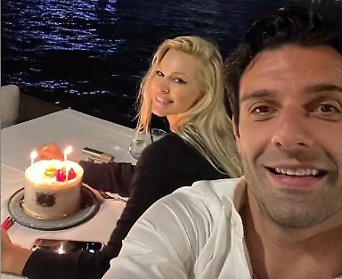 Γενέθλια για τη Βίκυ Κάβουρα στην Τουρκία - Οι ευχές του Γιώργου Τζαβέλλα