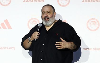 Η παρουσία της φανέλας του Ολυμπιακού ξεκίνησε με… «κάτι μαγικό» από Καραπαπά!