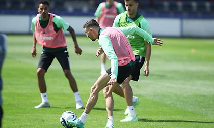 Αθανασίου: «Εξαιρετικό το αριστερό του Μλαντένοβιτς - Σε επαφές με ομάδες για τους δύο στόπερ»