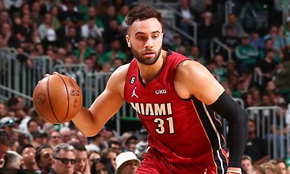 Υπογράφει στους Καβαλίερς μετά από ανταλλαγές ο Μαξ Στρους