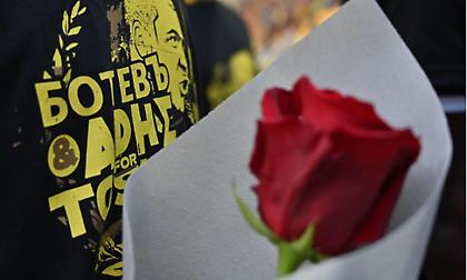 Συγκίνηση στο φιλικό του Άρη με την Μπότεφ: Τιμήθηκαν οι αδικοχαμένοι Άλκης και Τόσκο