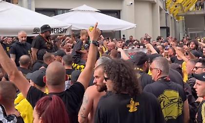 Υπέροχη ατμόσφαιρα από τους φίλους Άρη και Μπότεφ: Τραγούδησαν συνθήματα και μπήκαν μαζί στο γήπεδο!