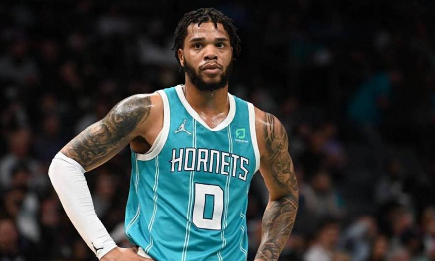 Χόρνετς: Υπέγραψε ο Μάιλς Μπρίτζες