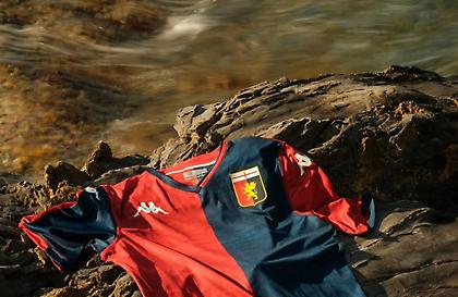 Η νέα εντός έδρας φανέλα της Τζένοα είναι άκρως εντυπωσιακή και θυμίζει... θάλασσα!