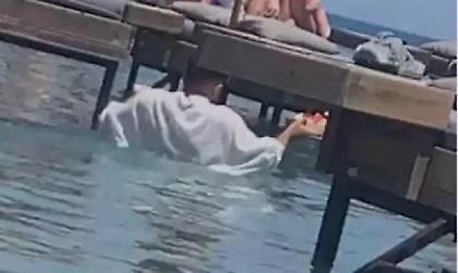 Ρόδος: Ανακοίνωση των εργαζομένων στο beach bar μετά τον σάλο με τον σερβιτόρο