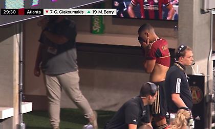 Αποχώρησε τραυματίας λίγο μετά την γκολάρα του Αλμάδα ο Γιακουμάκης