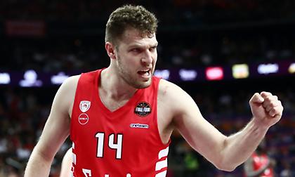 Ο Ολυμπιακός αποχαιρέτησε τον Βεζένκοφ: «Κάνε μας υπερήφανους»