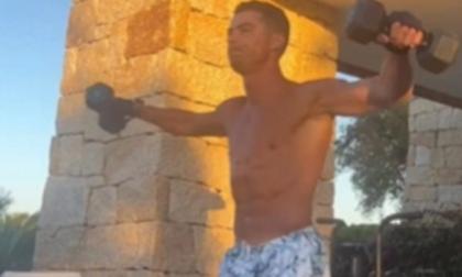 Δεν υπάρχουν διακοπές για τον Κριστιάνο, λιώνει στη γυμναστική!