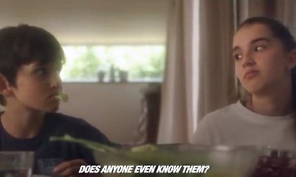 Παιδιά... αποστομώνουν τον πατέρα τους σε απίθανη διαφήμιση της εθνικής Ελβετίας γυναικών!