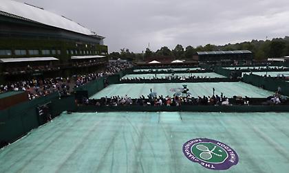 Διακοπή στο παιχνίδι του Τσιτσιπά με τον Τιμ λόγω βροχής