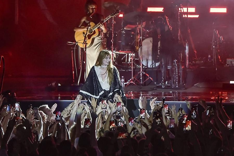 Ejekt: H Florence περπάτησε μαγικά στην πλατεία Νερού