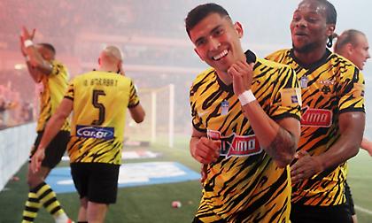 Τρέλα για Πινέδα (και) στο Μεξικό: Υπογράφει πάνω σε… δολάρια!