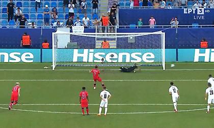 «Σκάνδαλο» και... Θεία δίκη μαζί: Διαιτητής και VAR «είδαν» πέναλτι - Αστόχησε ο Γκιμπς-Γουάιτ