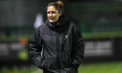 Χάνα Ντίνγκλι: Ανέλαβε τη Φόρεστ Γκριν και έγραψε ιστορία ως η πρώτη γυναίκα προπονητής της EFL