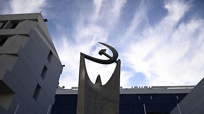 Επίθεση με βαριοπούλα στα γραφεία του ΚΚΕ στον Περισσό