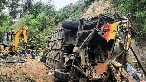 Μεξικό: Πτώση λεωφορείου σε γκρεμό – Τουλάχιστον 29 νεκροί