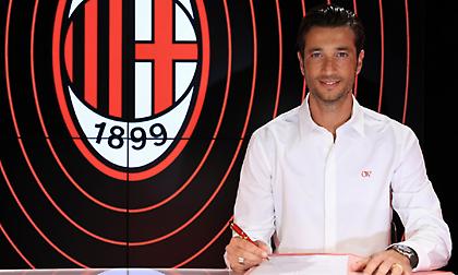 Ανανέωσε το συμβόλαιο του 39χρονου Μιράντε η Μίλαν