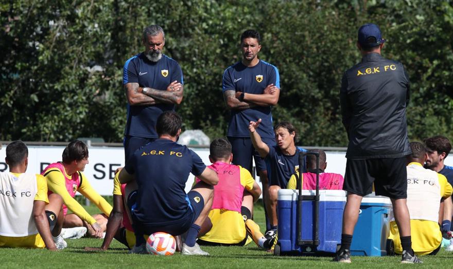 Τσακίρης: «Έχει μηδενικά θέματα τραυματισμών ως τώρα η ΑΕΚ»